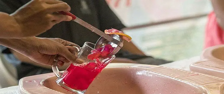 (تصاویر)رستورانی که غذاهایش در کاسه توالت سرو می شود