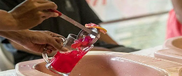 (تصاویر)رستورانی که غذاهایش در کاسه توالت سرو می شود