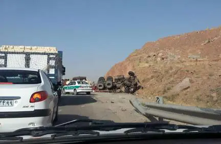 (تصاویر)تصادف تریلی حامل بار شیشه با پژو
