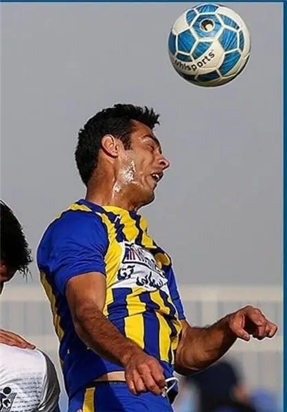 توپ تقلبی در بازی گسترش فولاد و پیکان! +(تصویر)