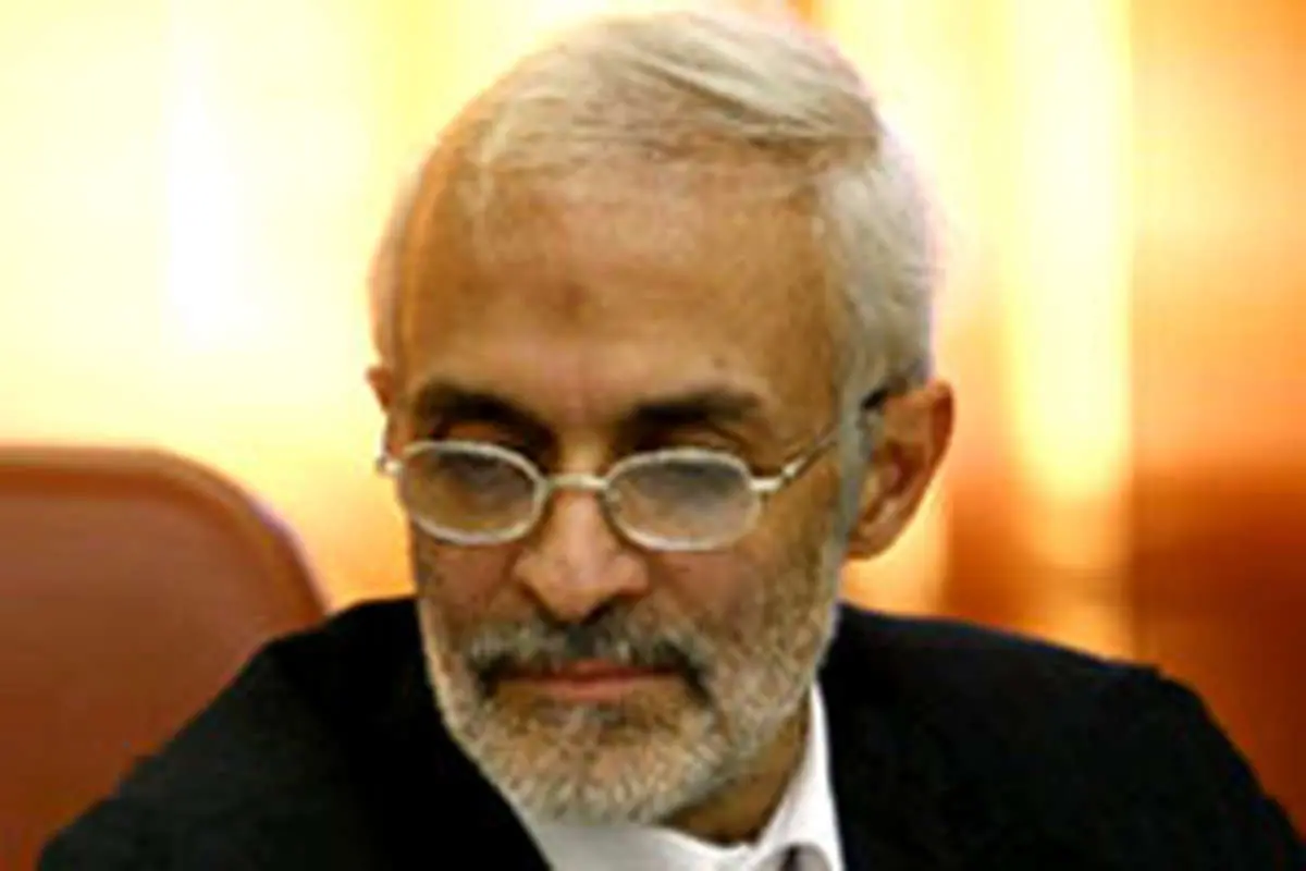 روحانی عوام فریب است!