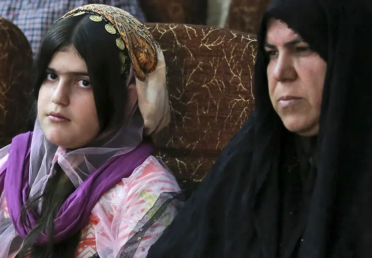 امروز به روایت تصویر// مدال کشتی، نمایندگان در صحن، سلفی با مدال‌آور، جشن فارغ التحصیلی و ...