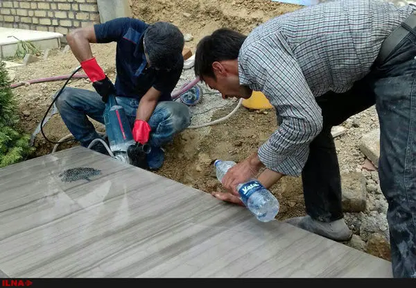 (تصویر) سنگ مزار عباس کیارستمی نصب شد