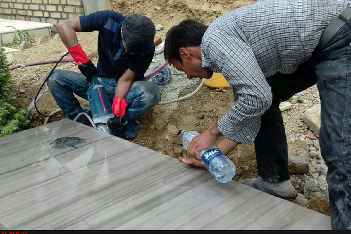 (تصویر) سنگ مزار عباس کیارستمی نصب شد