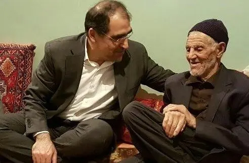 دیدار وزیر بهداشت با پدر سردار سلیمانی