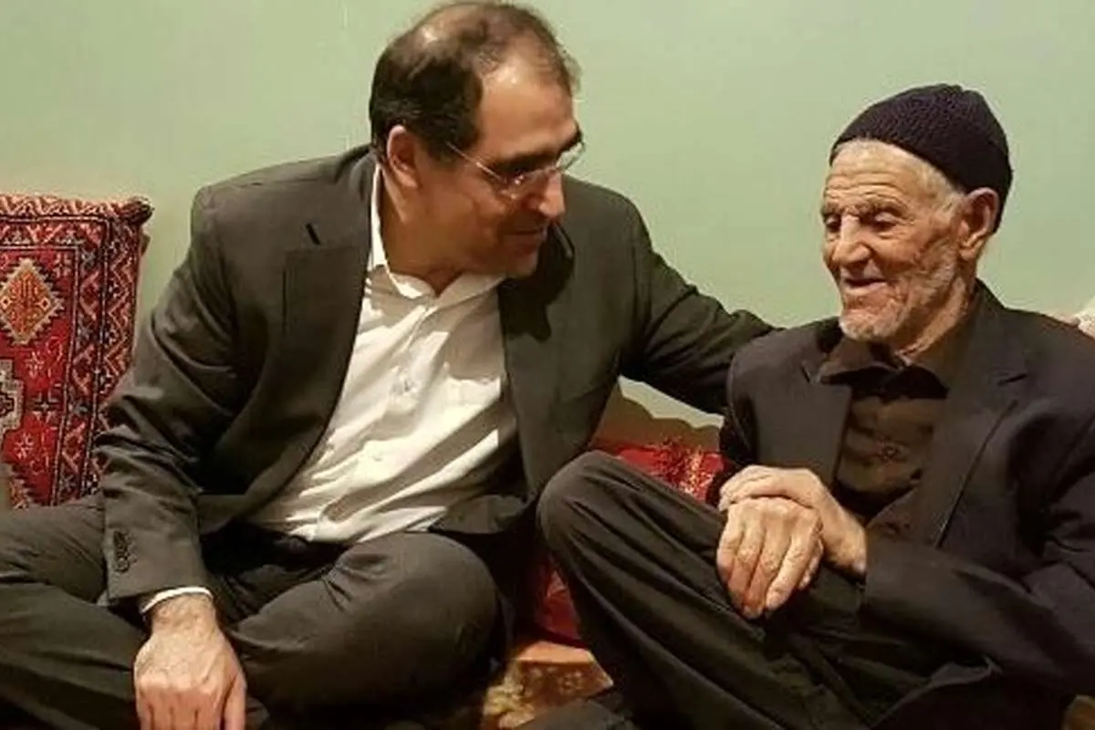 دیدار وزیر بهداشت با پدر سردار سلیمانی