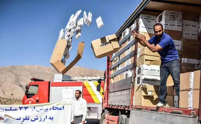 (تصاویر) آتش زدن 33میلیون نخ سیگار قاچاق