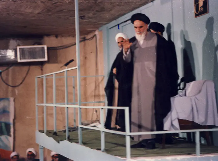 (تصاویر) تنفیذ ریاست جمهوری آیت‌الله خامنه‌ای