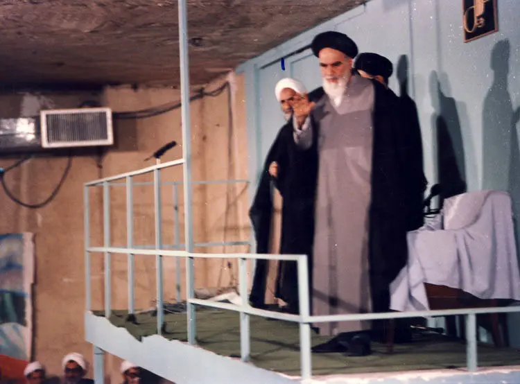 (تصاویر) تنفیذ ریاست جمهوری آیت‌الله خامنه‌ای