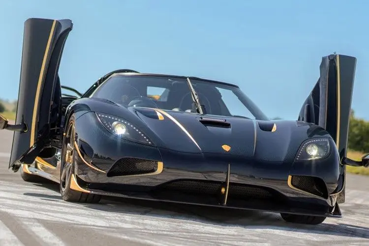 (تصاویر) رونمایی از کونیخزگ Agera RS Naraya طلایی