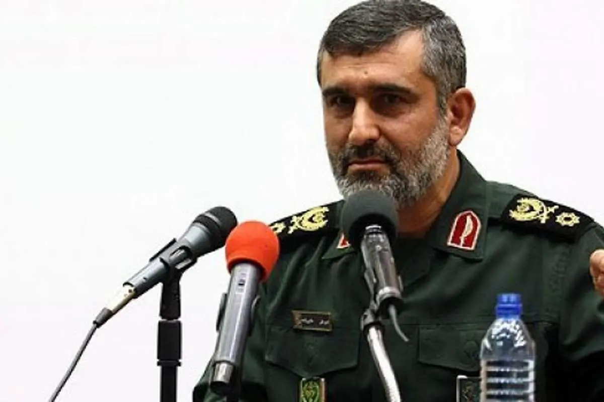 آنها که می‌گویند"نیروی نظامی نمی خواهیم"، جرأت‌دارند بی‌محافظ تردد کنند