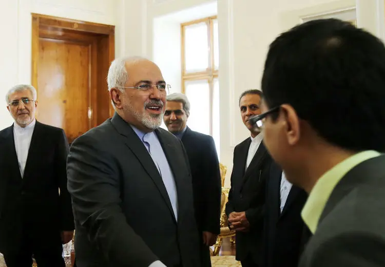 امروز به روایت تصویر// جشن برگزیدگان سینمای ایران، دیدار با هنرمندان، مراسم تشییع فرهنگ شریف و ...