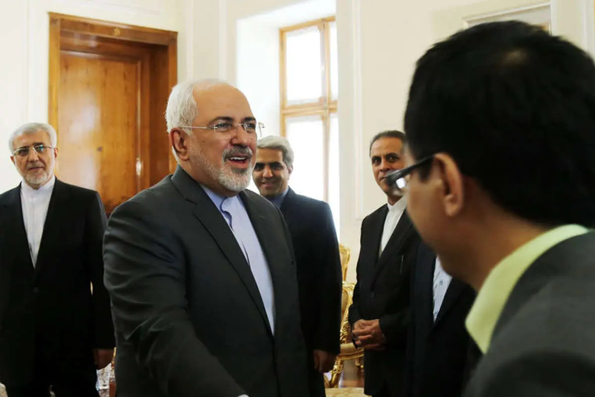 امروز به روایت تصویر// جشن برگزیدگان سینمای ایران، دیدار با هنرمندان، مراسم تشییع فرهنگ شریف و ...