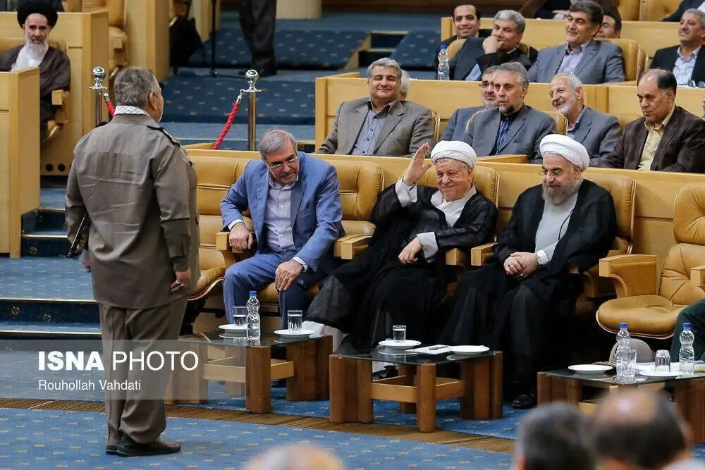 (تصویر) احترام نظامی سرلشگر فیروزآبادی برای هاشمی