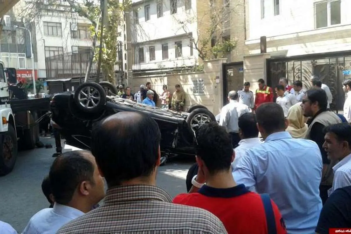(تصاویر) واژگونی لکسوس در تهران