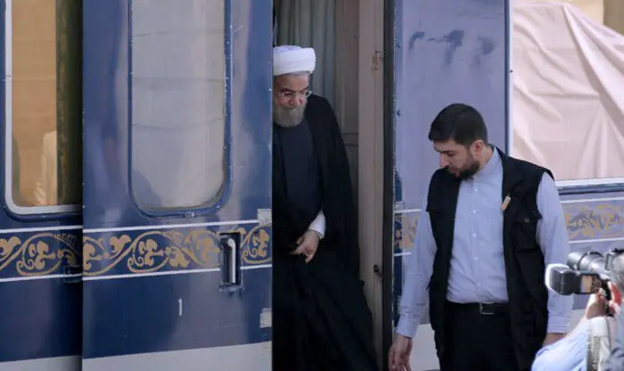 (تصاویر) روحانی با قطار به قزوین رفت
