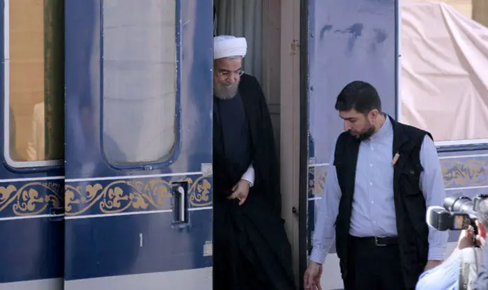 (تصاویر) روحانی با قطار به قزوین رفت