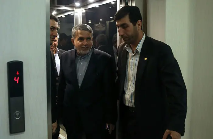 (تصاویر) صالحی امیری در دفتر کار جدید
