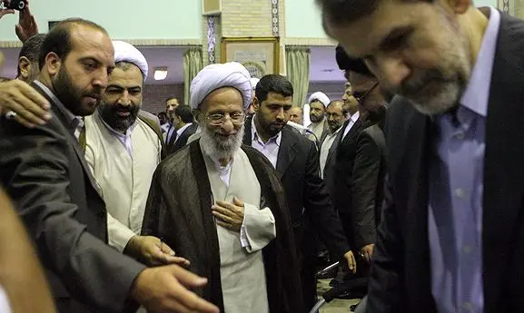 چه شد که "آیت الله" از متن به حاشیه رفت؟!