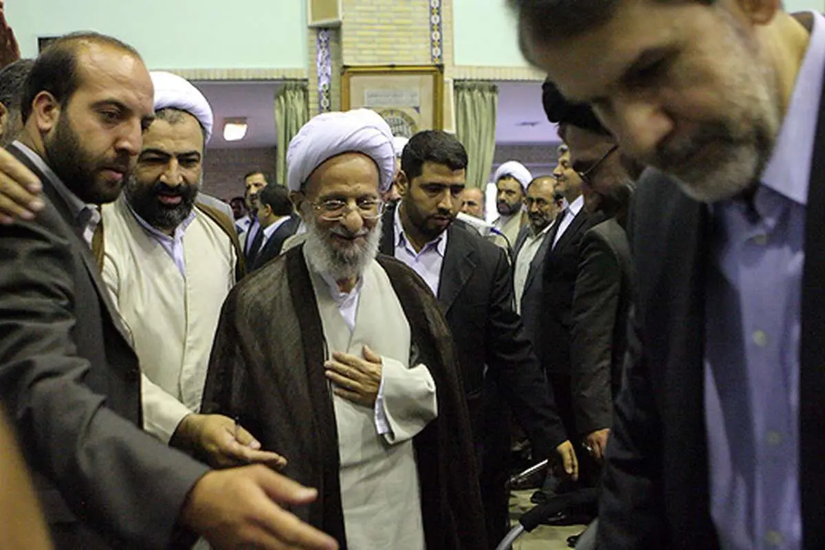 چه شد که "آیت الله" از متن به حاشیه رفت؟!