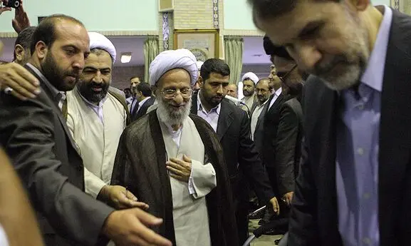 چه شد که "آیت الله" از متن به حاشیه رفت؟!