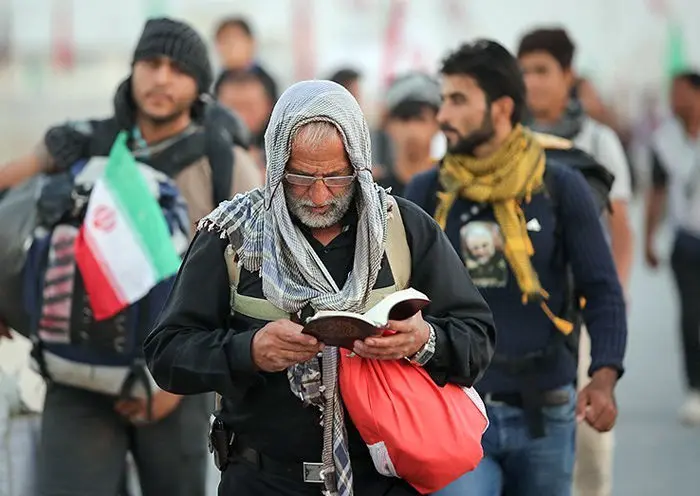 (تصاویر) آغاز پیاده‌روی زائران از نجف به کربلا