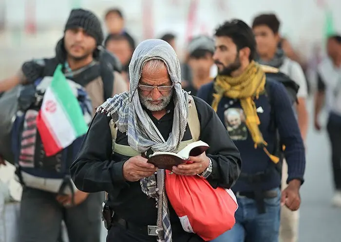 (تصاویر) آغاز پیاده‌روی زائران از نجف به کربلا