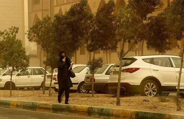 (تصاویر) گرد و غبار بندرعباس را تعطیل کرد