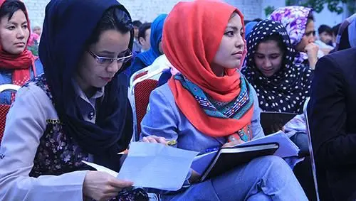 «دختران ایرانگیک» چگونه در افغانستان زندگی می‌کنند؟
