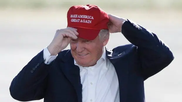 (عکس) ترامپ و کلاه تازه‌اش!