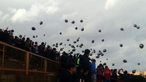 (تصویر)  بادکنک‌های مشکی بر فراز تبریز به پرواز درآمد