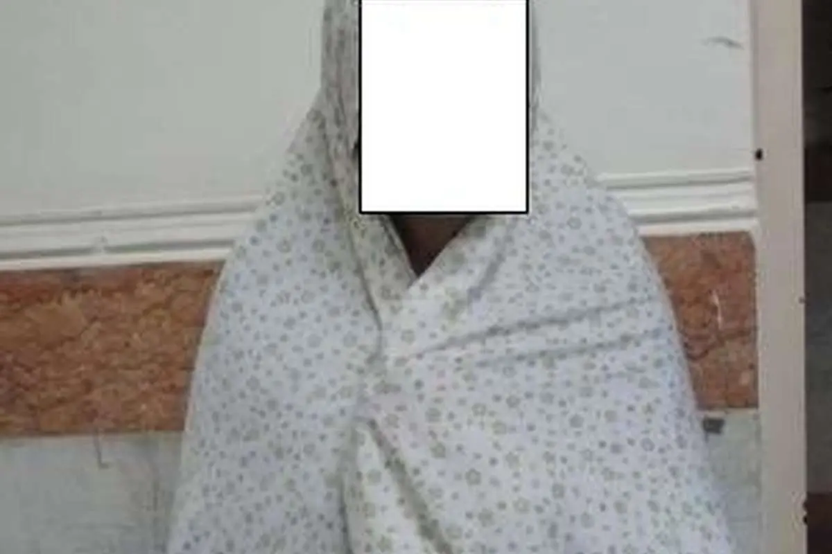 (عکس) دستگیری مرد زنانهپوش در امامزاده