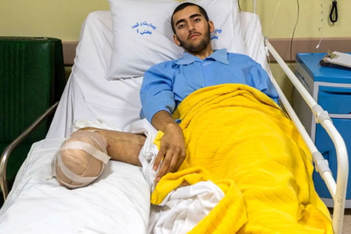 (تصویر) سرباز فداکار که پایش را برای نجات یک سگ از دست داد