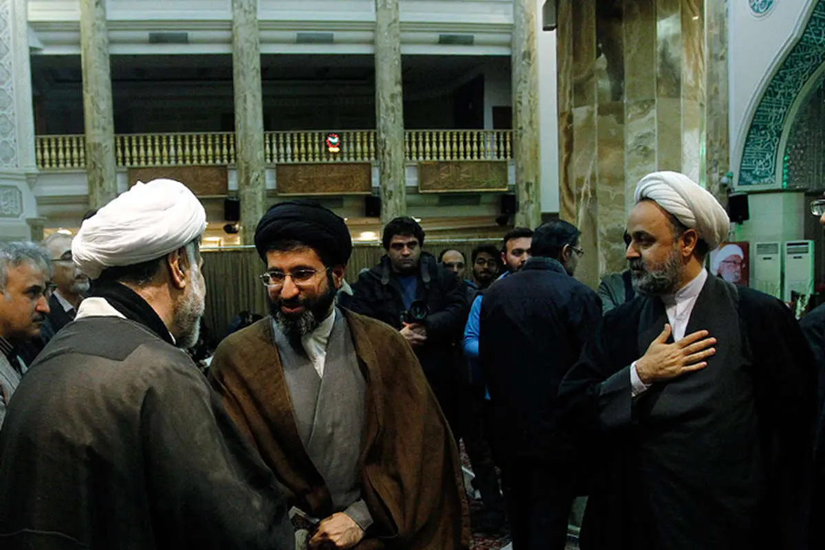 (تصاویر) فرزندان رهبرانقلاب در ختم آیت‌الله واعظ‌زاده