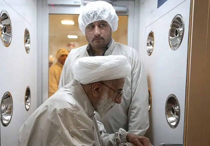 (تصاویر) آیت‌الله جنتی در مرکز همانندساز بافت