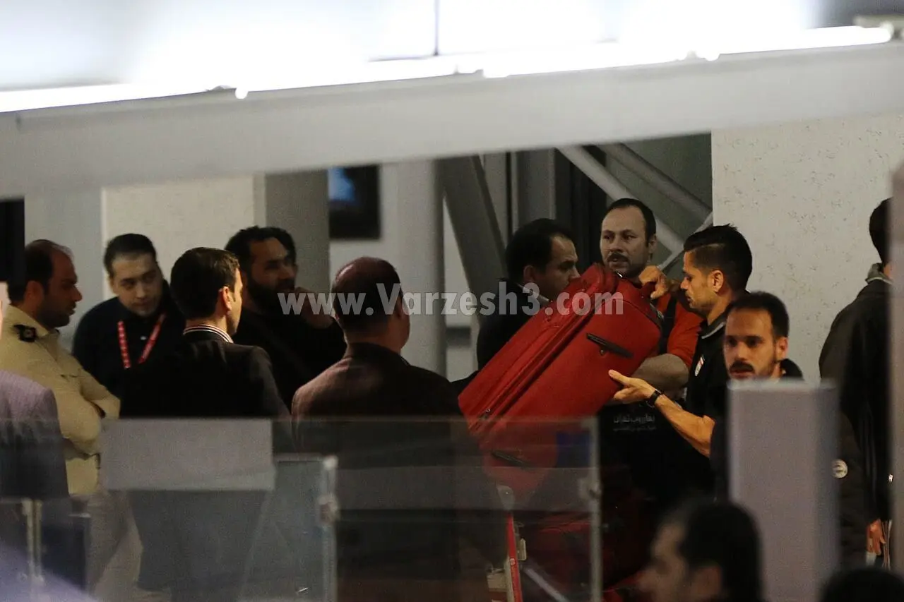 (تصاویر) فرار ملی‌پوشان پرسپولیس از فرودگاه