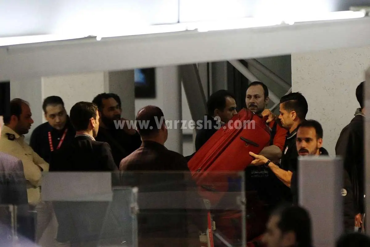 (تصاویر) فرار ملیپوشان پرسپولیس از فرودگاه