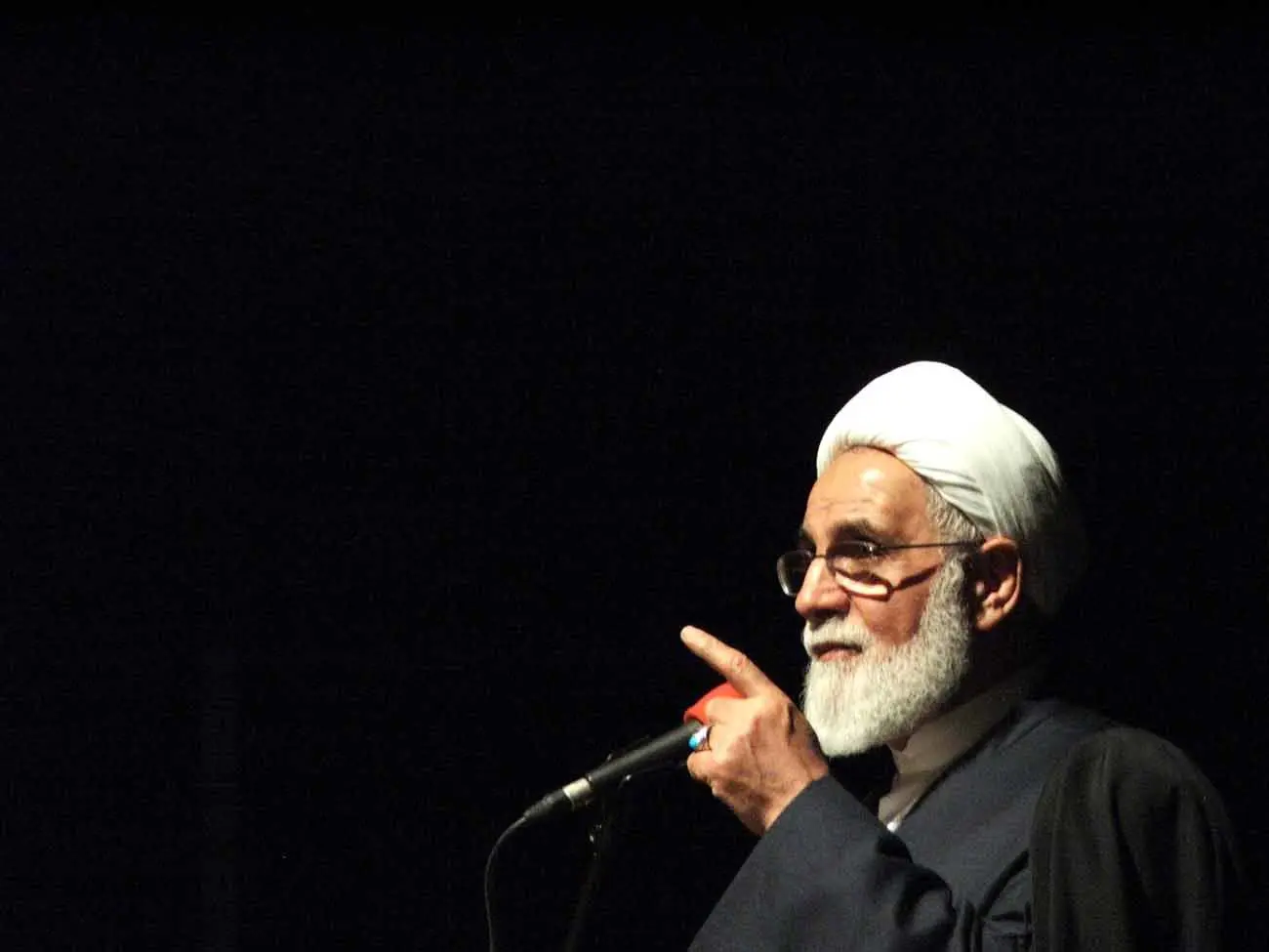 چرا "ناطق نوری"؟!