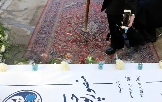 (عکس) دختر پورحیدری از راه دور در مراسم پدرش شرکت کرد