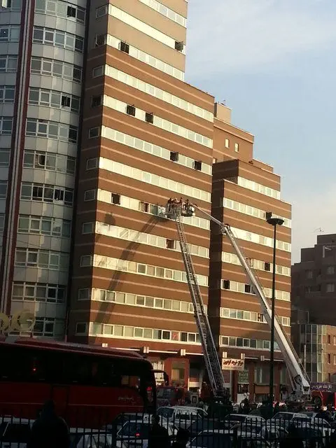 نجات بیش از 40 تن از حریق در یک برج اداری +(تصاویر)