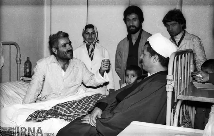 (تصاویر) هاشمی در اوایل انقلاب