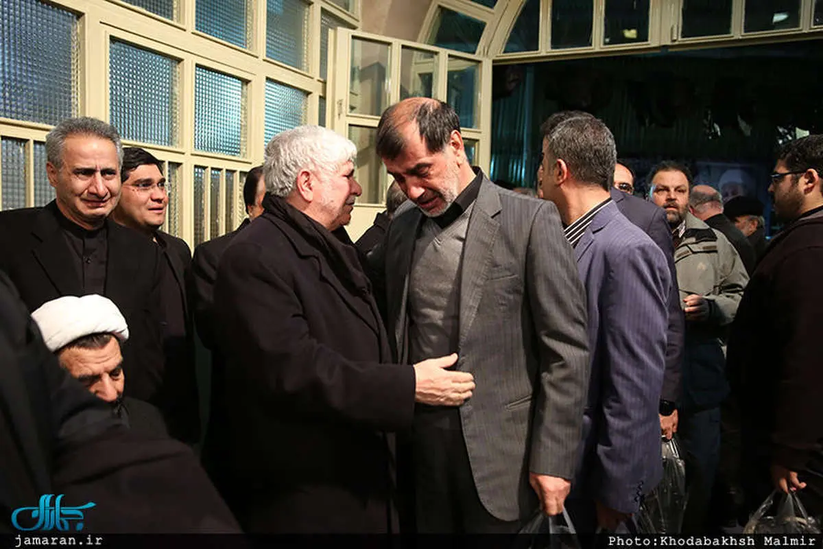(تصویر) گریه محمدرضا باهنر برای آیت الله هاشمی