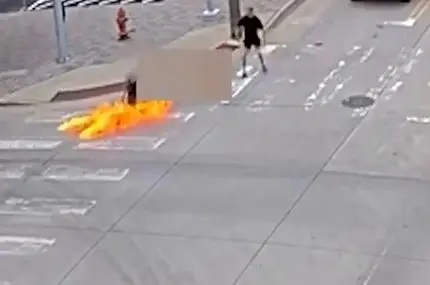 حمله با کوکتل مولوتوف به مرد ویلچرنشین