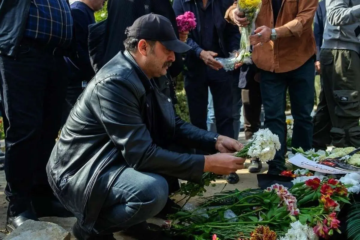 تصاویر؛ متن و حاشیه تشییع پیکر همایون ارشادی 