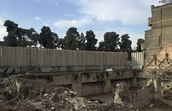 (تصاویر) دیوارکشی به دور پلاسکو