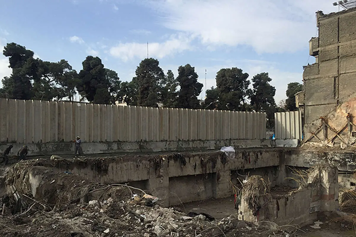 (تصاویر) دیوارکشی به دور پلاسکو