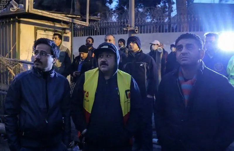 (عکس) دو بازیگر در محل حادثه پلاسکو