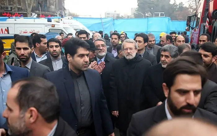 (تصاویر) لاریجانی در محل حادثه پلاسکو
