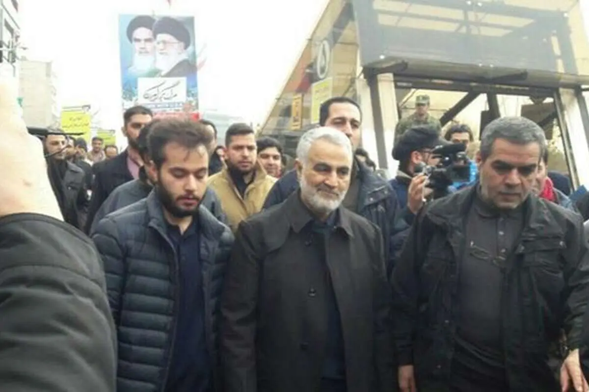 (عکس) حضور سردار سلیمانی در راهپیمایی 22 بهمن