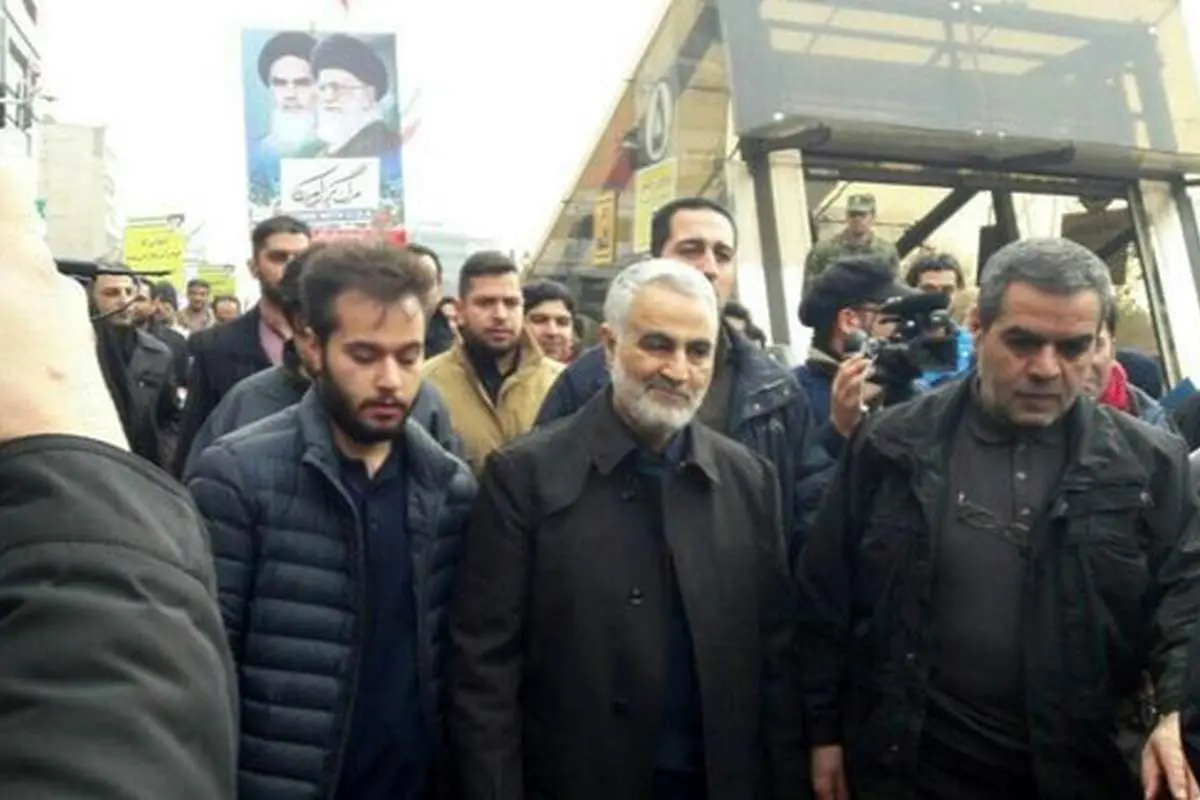 (عکس) حضور سردار سلیمانی در راهپیمایی 22 بهمن